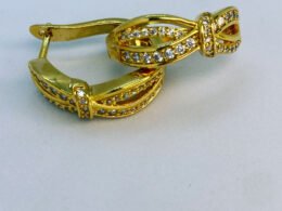 Argola com zircônia banhada a ouro