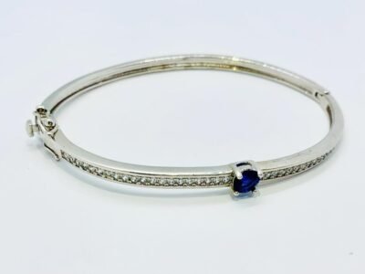 Bracelete cravejado com zircônia ponto de luz azul banho prata
