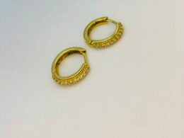 Argola pequena com zircônia banhada a ouro