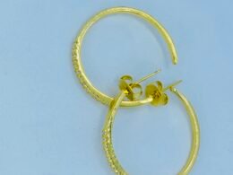 Argola com zircônia banhada no ouro
