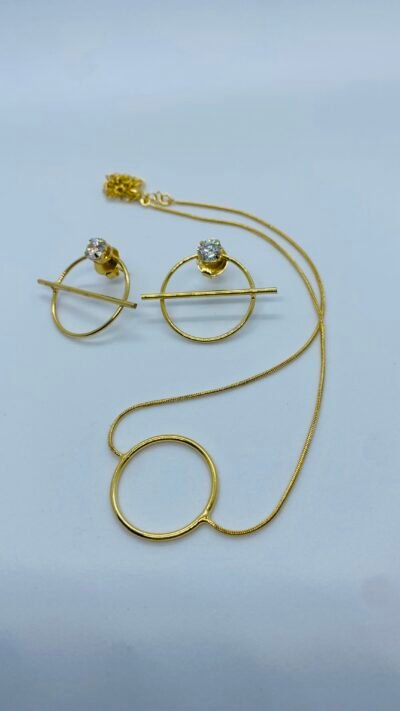 Conjunto choke e brinco circulo com ponto de luz banhada a ouro