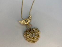 Colar Espírito Santo com coração cravejado banhado a ouro