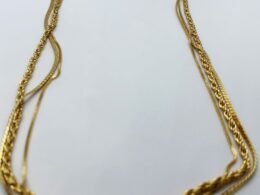 Colar três camadas banhado no ouro