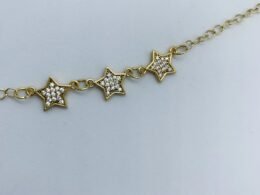 Choker elo pequeno 3 estrelas banhada no ouro