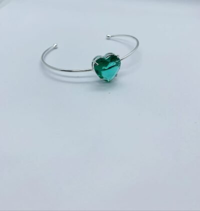 Bracelete pedra verde formato coracao banhado no praa