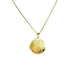 Colar concha folheado a ouro
