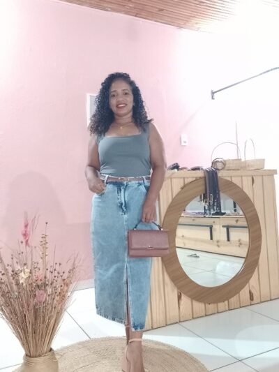 Saia midi com fenda