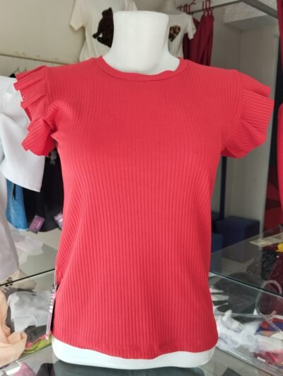 Blusa Malha canelada, gola redonda.