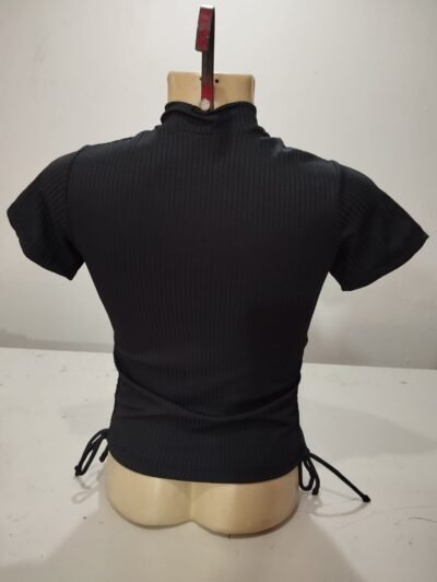 Blusa Gola alta com a amarração nas laterais. - Imagem 2